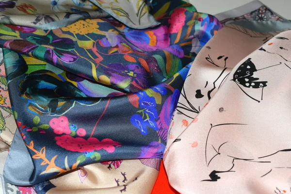 Цветные Шелковые Носовые Платки Магазине — стоковое фото