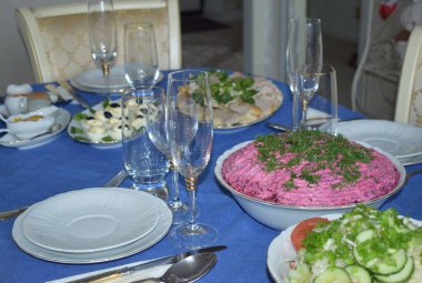 Masa hazır, sofra hazır.