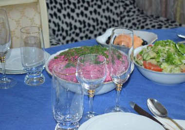 Masa hazır, sofra hazır.