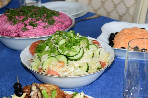 Masa hazır, sofra hazır.