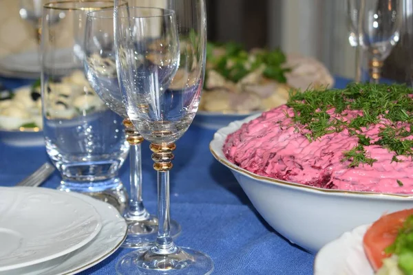 Masa hazır, sofra hazır.