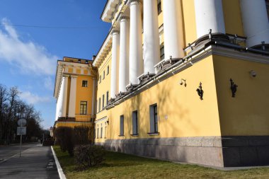 Binanın ön cephesi, mimari