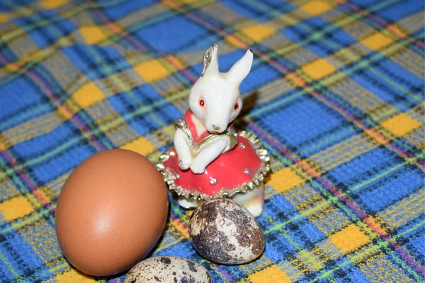 复活节兔子和复活节蛋 — 图库照片