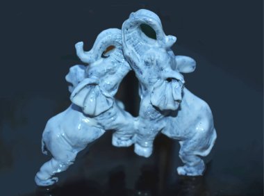 İki fil heykeli, sevgi, şefkat