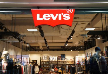 Minsk, Belarus. Aralık, 22. 2019. Levi 'nin Mağaza Logosu, Levis Kot Dükkanı.