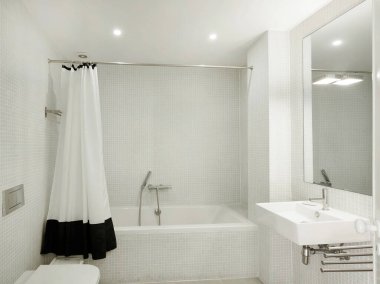 Evin içi, klasik banyo. Eski.