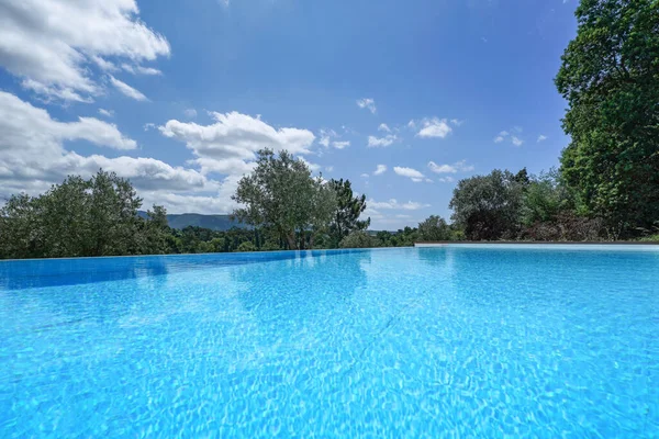 Accueil Piscine Extérieure Arbres — Photo