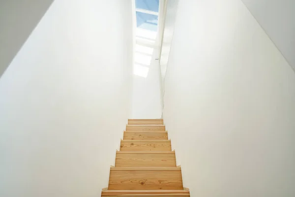 Wohnung Eingangshalle Mit Holztreppe Zugang Zum Obergeschoss Design Möbel Zuhause — Stockfoto