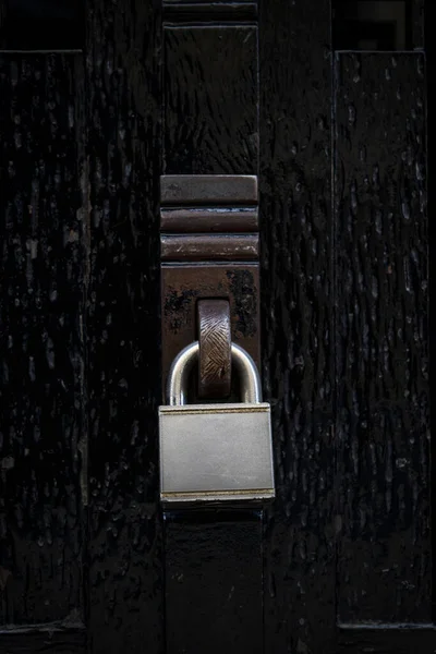 Cadenas Verrouillé Sur Porte — Photo