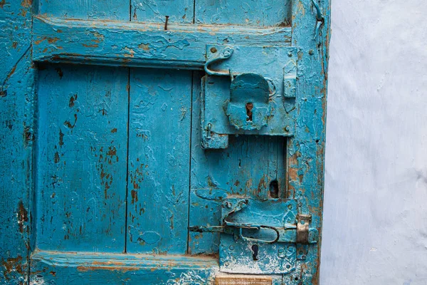 Puerta Vieja Azul Roto Con Cerradura Vintage —  Fotos de Stock