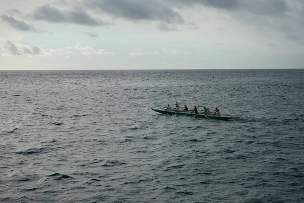 Hawaiian stödben kanot — Stockfoto