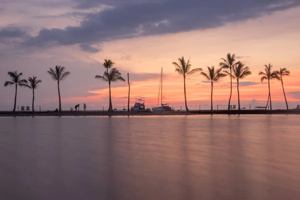 Пальмові Дерева Човни Відбивають Воду Пляжі Анаехумалу Курорті Вайолоа Острові — стокове фото