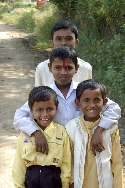 Meninos Rurais Felizes Sorrindo Olhando Para Câmera Salunkwadi Ambajogai Beed — Fotografia de Stock