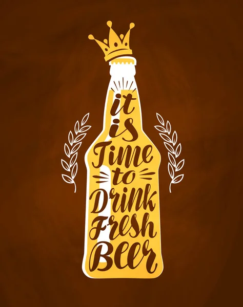 Garrafa de cerveja com letras desenhadas à mão. Desenho vintage para menu de bar. Ilustração vetorial —  Vetores de Stock