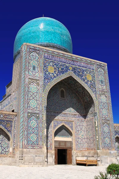 Dziedziniec z Tillya Kori medresy, Samarkanda, Uzbekistan — Zdjęcie stockowe