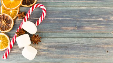 Noel candy koni, Kuru portakal dilimleri, anason ve hatmi