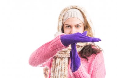 Zaman aşımı jest yapma sıcak giyimli kadın