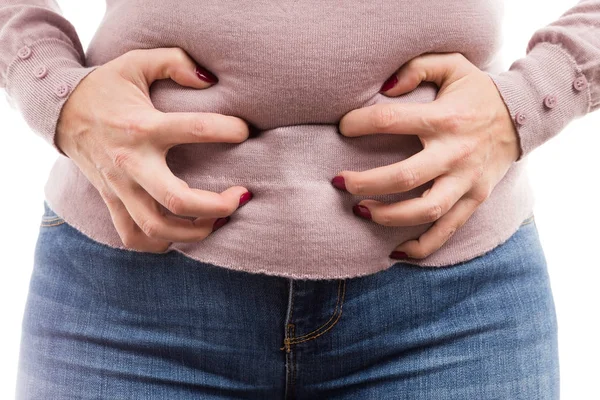 Kvinna greppa hennes mage som smärtsamma buk problem — Stockfoto