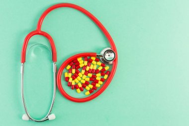 Sadece antibiyotik ve kırmızı stetoskop