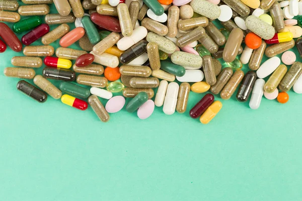 Marco superior de muchas píldoras o cápsulas — Foto de Stock