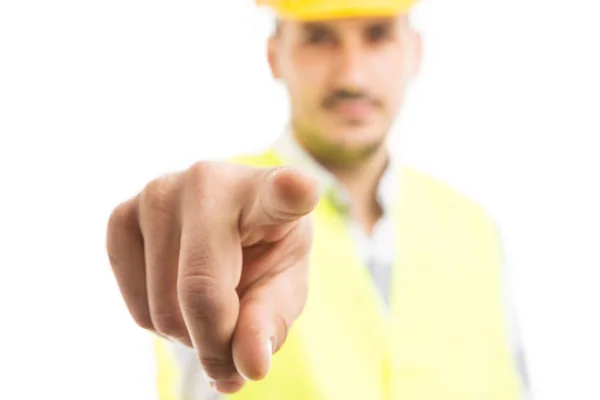 Empreiteiro de construção apontando dedo para camer — Fotografia de Stock