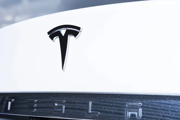 Vissza a Tesla-autó az eredeti logó ké — Stock Fotó