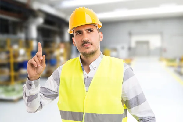 アイデア コンセプトを持つものとして指を上げるスマートなエンジニア — ストック写真