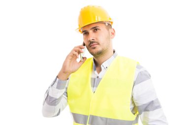 Fon üzerinde konuşurken başarılı foreman veya inşaat işçisi