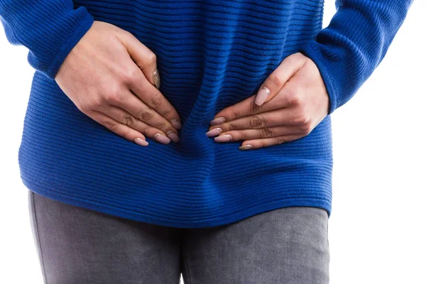 Kvinna händer att trycka på lägre abdome — Stockfoto
