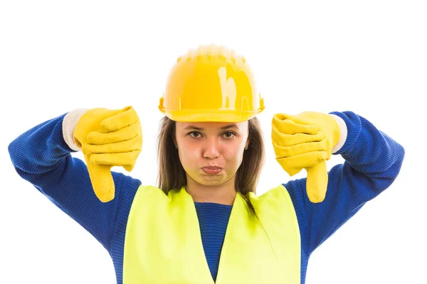 Jovem construtor feminino mostrando polegares dow — Fotografia de Stock