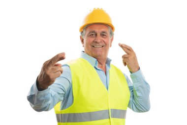 İnşaat işçisi iyi şans işareti yapıyor.