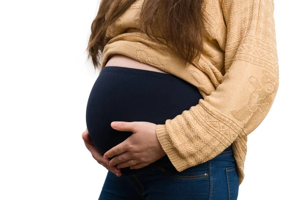 白い背景に孤立した妊娠中の女性の腹を持つ手のクローズアップは 不妊と期待の概念 — ストック写真
