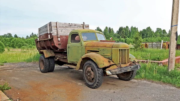 O naufrágio do carro em algum lugar no meio da Rússia — Fotografia de Stock