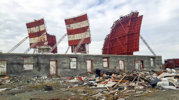 Terk edilmiş askeri... üsten Sibirya'da radar istasyonu ile.