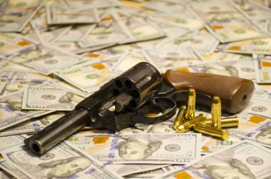 Bulanık dolar mermi ile silah kızağa