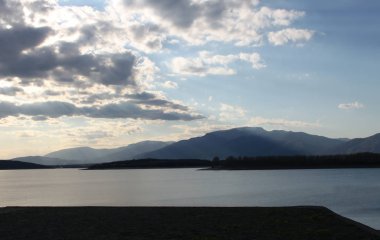 Koprinka Barajı üzerinden günbatımı 
