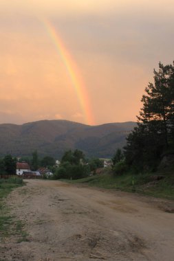 Dağların üzerinden gün batımı