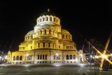Bulgaristan 'ın başkenti Sofya' daki Alexander Nevsky Katedrali 'nin gece çekimi