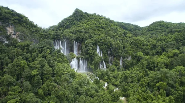 Merhaba Lo Su şelale Tayland. Bu güzel ve harika olduğunu 