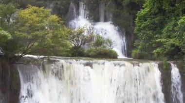 Thi lo su şelaleler. Umphang Tak Tayland 