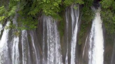 Thi lo su şelaleler. Umphang Tak Tayland 