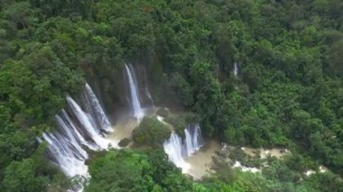 Thi lo su şelaleler. Umphang Tak Tayland 