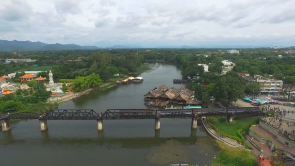 Vista Aérea Del Puente Sobre Río Kwai Kanchanaburi Tailandia — Vídeo de stock