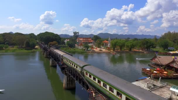 Letecký Pohled Most Nad Břehu Řeky Kwai Kanchanaburi Thajsko — Stock video