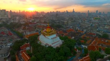 Altın Mountain (phu khao tanga) havadan görünümü, Bangkok, Tayland Wat Saket Tapınağı'nda eski bir pagoda