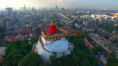 Altın Mountain (phu khao tanga) havadan görünümü, Bangkok, Tayland Wat Saket Tapınağı'nda eski bir pagoda