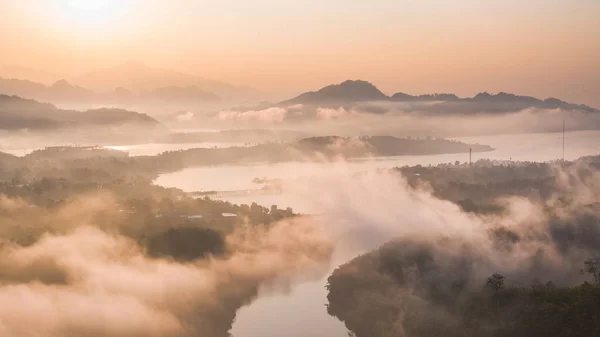 Sangkhlaburi 'deki Mon Köprüsü' nün havadan görüntüsü. Kanchanaburi. Tayland