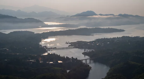 Sangkhlaburi 'deki Mon Köprüsü' nün havadan görüntüsü. Kanchanaburi. Tayland