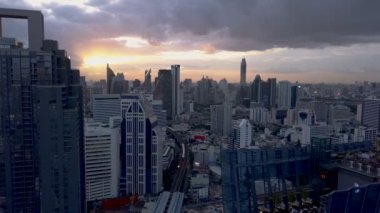  BANGKOK THAILAND - 24 Mart 2019: Bangkok 'un başkenti Sukhumvit' te 24 Mart 2019 tarihinde Aerial View on Sukhumvit. Tayland