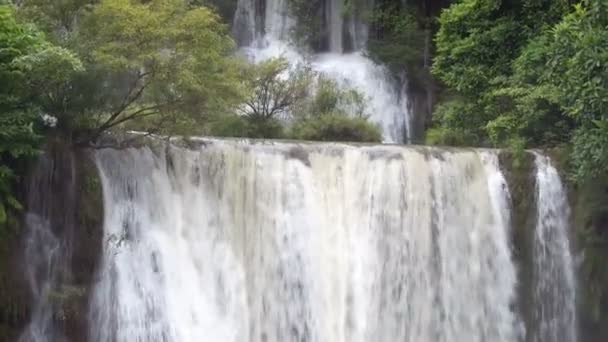 Thi Wasserfall — Stockvideo